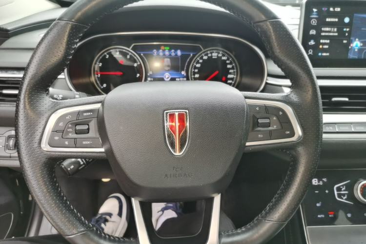 Used Hongqi H5 2022 Classic Model Facelift 1.8T Automatic Smart Connect Flagship Edition Steering Wheel