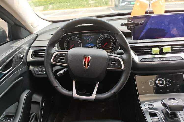 Used Hongqi H5 2022 Classic Model 1.8T Automatic Smart Connect Flagship Edition Steering Wheel
