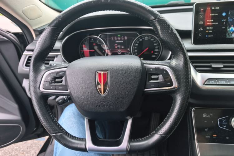 Used Hongqi H5 2022 Classic Model Facelift 1.8T Automatic Smart Connect Flagship Edition Steering Wheel