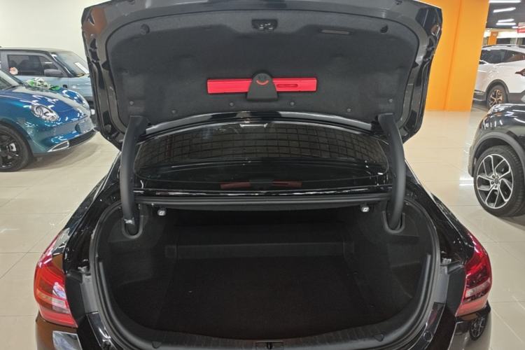 Used Hongqi H5 2022 Classic Model 1.8T Automatic Smart Connect Flagship Edition Trunk