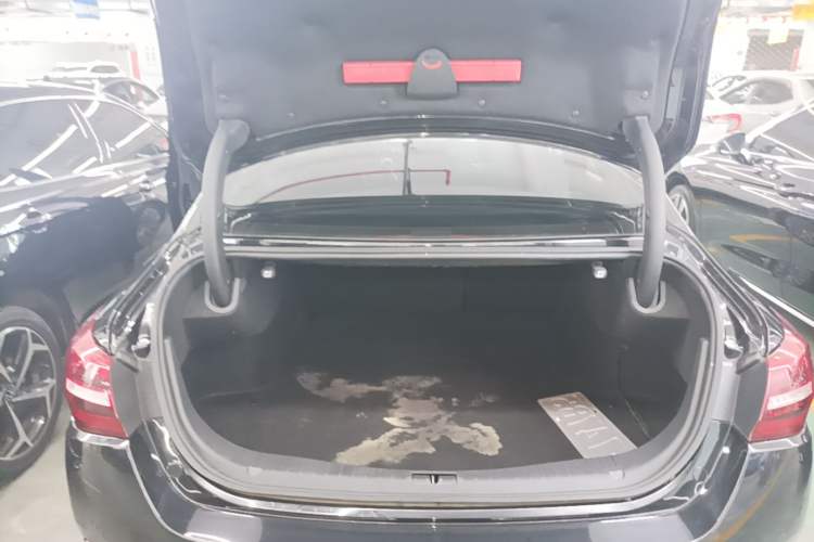 Used Hongqi H5 2022 Classic Model Facelift 1.5T DCT Qiyun Edition Trunk