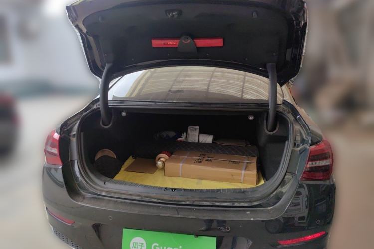 Used Hongqi H5 2022 Classic Model 1.8T Automatic Smart Connect Flagship Edition Trunk