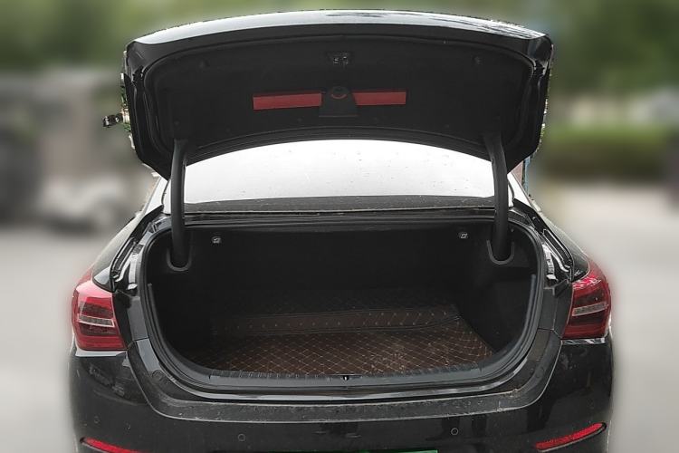 Used Hongqi H5 2022 Classic Model Facelift 1.8T Automatic Smart Connect Flagship Edition Trunk