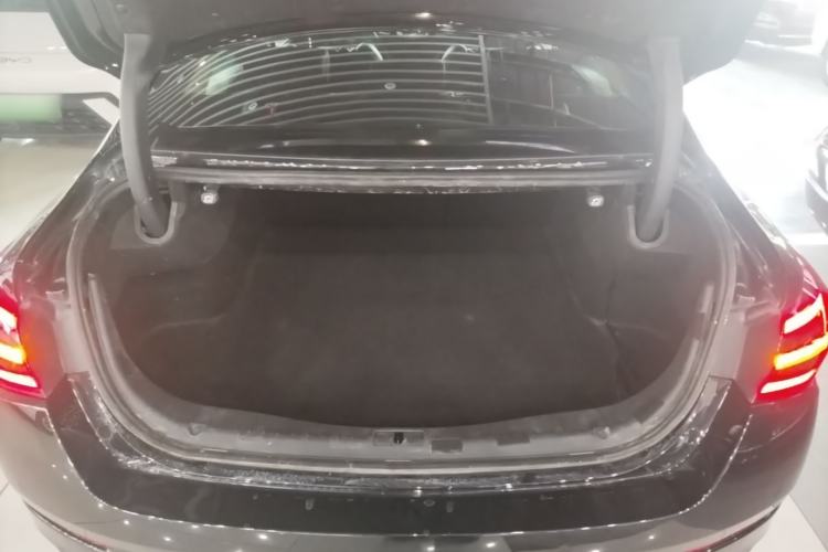 Used Hongqi H5 2022 Classic Model Facelift 1.5T DCT Qiyun Edition Trunk