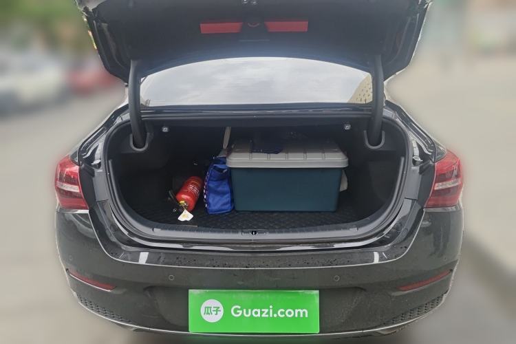 Used Hongqi H5 2022 Classic Model 1.8T Automatic Smart Connect Flagship Edition Trunk