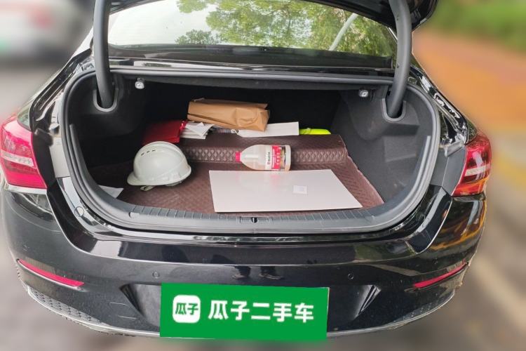 Used Hongqi H5 2022 Classic Model 1.8T Automatic Smart Connect Flagship Edition Trunk