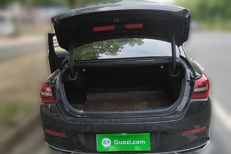 Used Hongqi H5 2022 Classic Model Facelift 1.8T Automatic Smart Connect Flagship Edition Trunk
