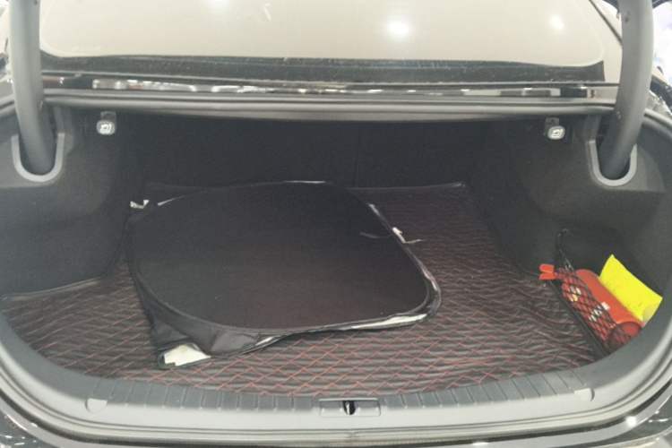 Used Hongqi H5 2022 Classic Model Facelift 1.5T DCT Qiyun Edition Trunk