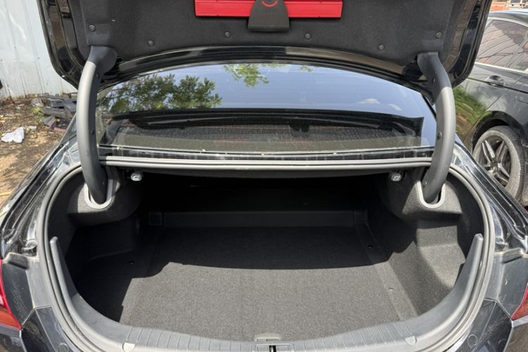 Used Hongqi H5 2022 Classic Model Facelift 1.8T Automatic Smart Connect Flagship Edition Trunk