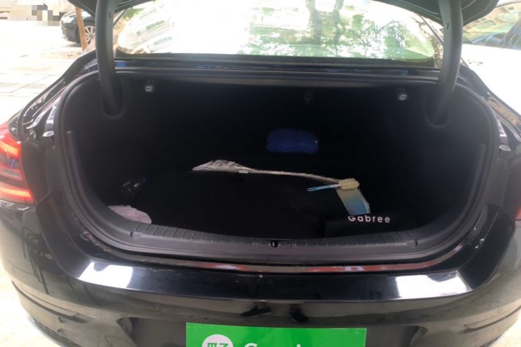 Used Hongqi H5 2022 Classic Model Facelift 1.8T Automatic Smart Connect Flagship Edition Trunk