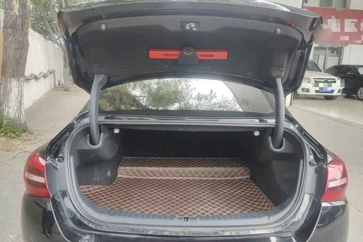 Used Hongqi H5 2022 Classic Model 1.8T Automatic Smart Connect Flagship Edition Trunk