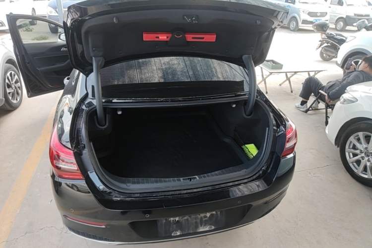 Used Hongqi H5 2022 Classic Model Facelift 1.5T DCT Qiyun Edition Trunk
