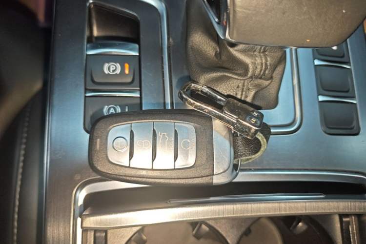 Used Hongqi H5 2022 Classic Model 1.8T Automatic Smart Connect Flagship Edition Vehicle Key