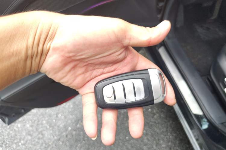 Used Hongqi H5 2022 Classic Model 1.8T Automatic Smart Connect Flagship Edition Vehicle Key