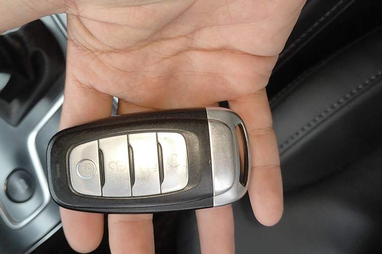 Used Hongqi H5 2022 Classic Model Facelift 1.8T Automatic Smart Connect Flagship Edition Vehicle Key