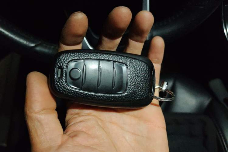 Used Hongqi H5 2022 Classic Model Facelift 1.5T DCT Qiyun Edition Vehicle Key