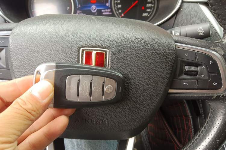 Used Hongqi H5 2022 Classic Model 1.8T Automatic Smart Connect Flagship Edition Vehicle Key