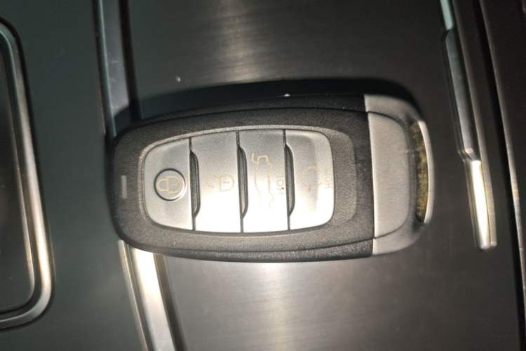 Used Hongqi H5 2022 Classic Model Facelift 1.5T DCT Qiyun Edition Vehicle Key