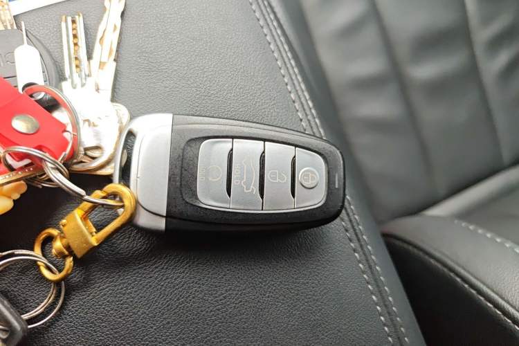 Used Hongqi H5 2022 Classic Model 1.8T Automatic Smart Connect Flagship Edition Vehicle Key