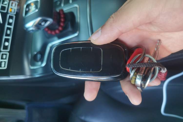 Used Hongqi H5 2022 Classic Model 1.8T Automatic Smart Connect Flagship Edition Vehicle Key