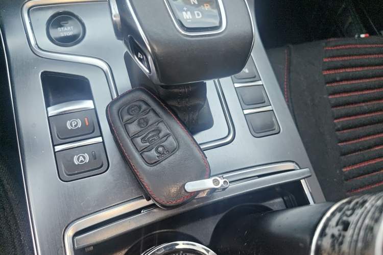 Used Hongqi H5 2022 Classic Model 1.8T Automatic Smart Connect Flagship Edition Vehicle Key