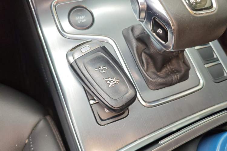 Used Hongqi H5 2022 Classic Model 1.8T Automatic Smart Connect Flagship Edition Vehicle Key