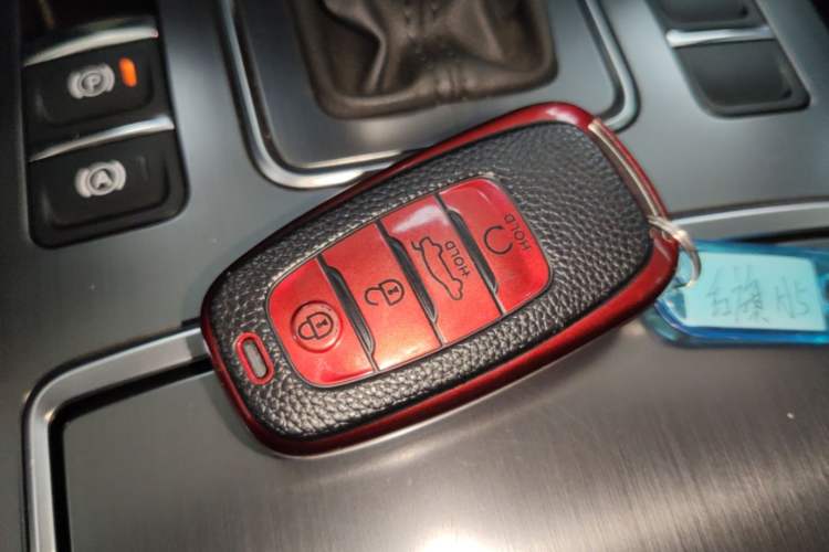 Used Hongqi H5 2022 Classic Model 1.8T Automatic Smart Connect Flagship Edition Vehicle Key