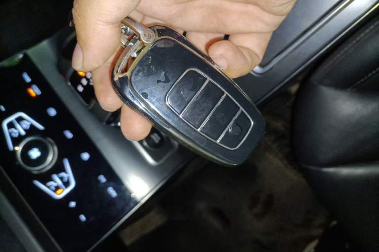 Used Hongqi H5 2022 Classic Model 1.5T DCT Flagship Edition Vehicle Key