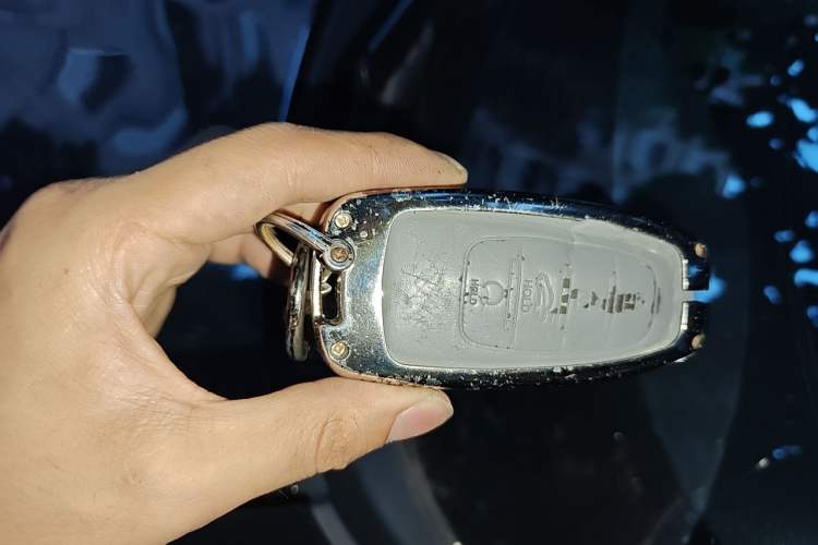 Used Hongqi H5 2022 Classic Model Facelift 1.8T Automatic Smart Connect Flagship Edition Vehicle Key
