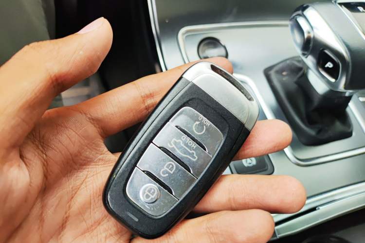 Used Hongqi H5 2022 Classic Model Facelift 1.8T Automatic Smart Connect Flagship Edition Vehicle Key