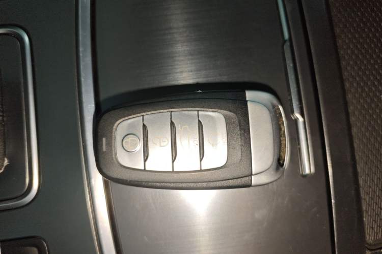 Used Hongqi H5 2022 Classic Model Facelift 1.5T DCT Qiyun Edition Vehicle Key
