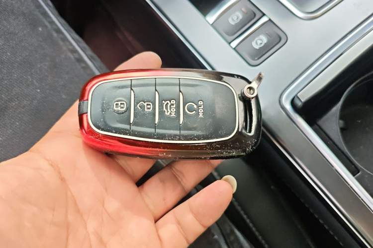 Used Hongqi H5 2022 Classic Model 1.8T Automatic Smart Connect Flagship Edition Vehicle Key
