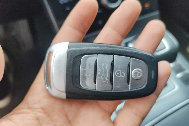 Used Hongqi H5 2022 Classic Model Facelift 1.5T DCT Qiyun Edition Vehicle Key