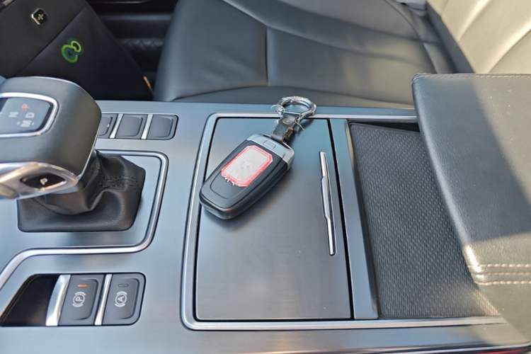 Used Hongqi H5 2022 Classic Model Facelift 1.8T Automatic Smart Connect Flagship Edition Vehicle Key