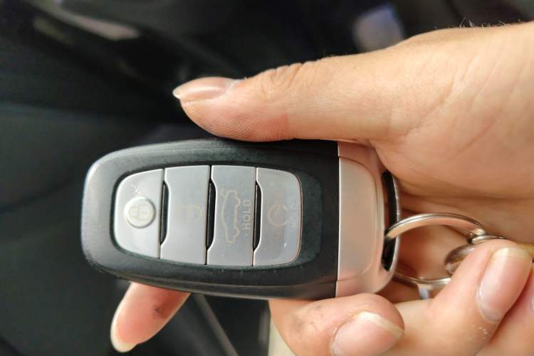 Used Hongqi H5 2022 Classic Model 1.8T Automatic Smart Connect Flagship Edition Vehicle Key