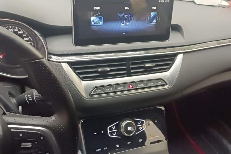 Used Hongqi H5 2022 Classic Model Facelift 1.5T DCT Qiyun Edition Audio And AC Panel