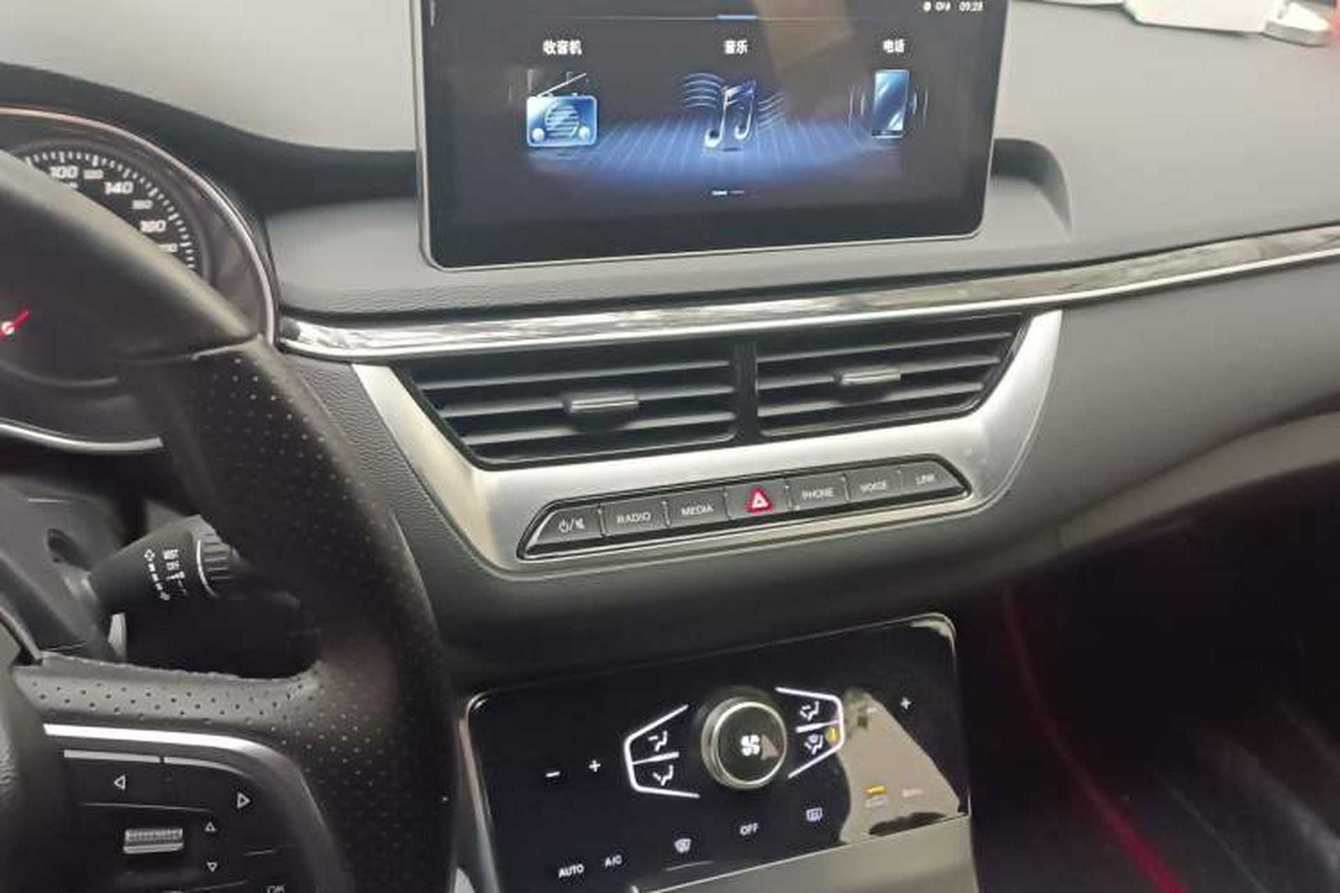 Used Hongqi H5 2022 Classic Model Facelift 1.5T DCT Qiyun Edition Audio And AC Panel