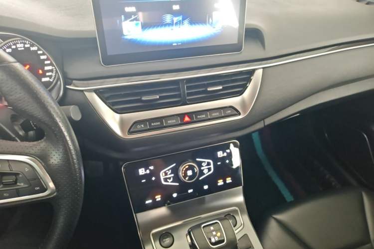Used Hongqi H5 2022 Classic Model Facelift 1.5T DCT Qiyun Edition Audio And AC Panel