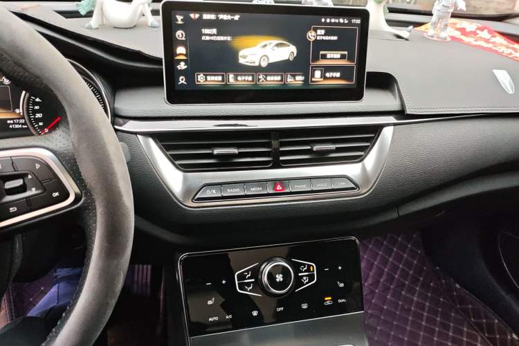 Used Hongqi H5 2022 Classic Model 1.8T Automatic Smart Connect Flagship Edition Audio And AC Panel