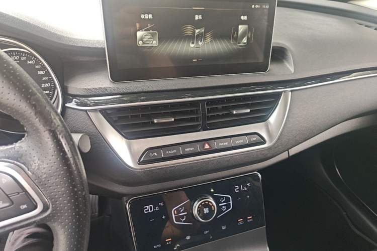 Used Hongqi H5 2022 Classic Model Facelift 1.5T DCT Qiyun Edition Audio And AC Panel