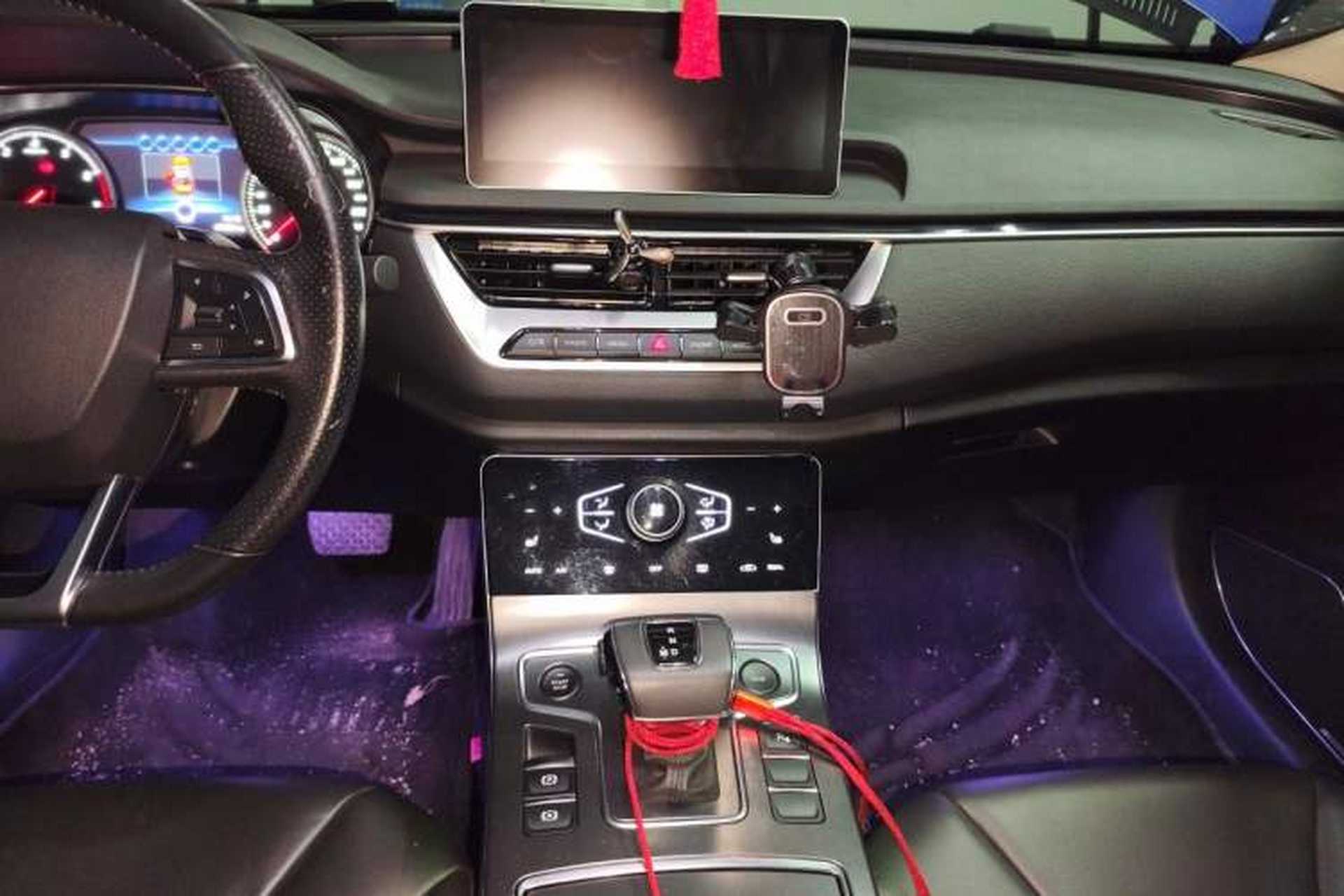 Used Hongqi H5 2022 Classic Model Facelift 1.8T Automatic Smart Connect Flagship Edition Audio And AC Panel