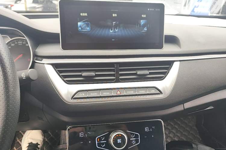 Used Hongqi H5 2022 Classic Model Facelift 1.5T DCT Qiyun Edition Audio And AC Panel