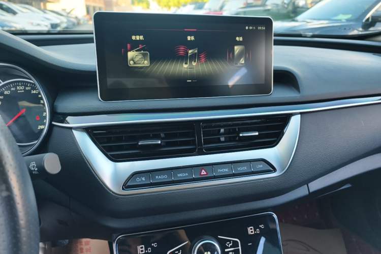 Used Hongqi H5 2022 Classic Model Facelift 1.5T DCT Qiyun Edition Audio And AC Panel