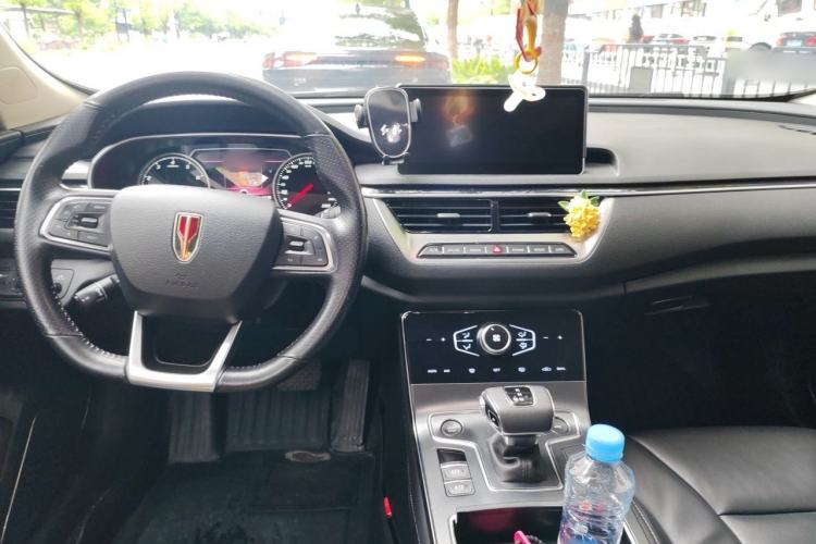 Used Hongqi H5 2022 Classic Model Facelift 1.8T Automatic Smart Connect Flagship Edition Center Console