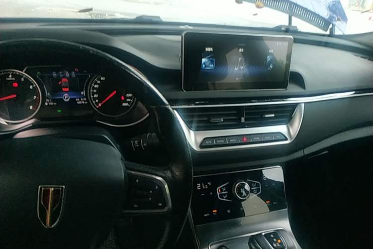 Used Hongqi H5 2022 Classic Model Facelift 1.5T DCT Qiyun Edition Center Console