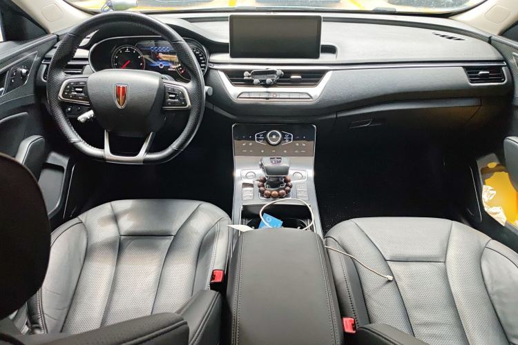 Used Hongqi H5 2022 Classic Model 1.8T Automatic Smart Connect Flagship Edition Center Console