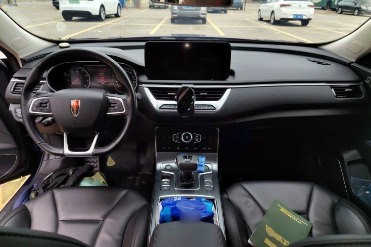 Used Hongqi H5 2022 Classic Model Facelift 1.5T DCT Qiyun Edition Center Console