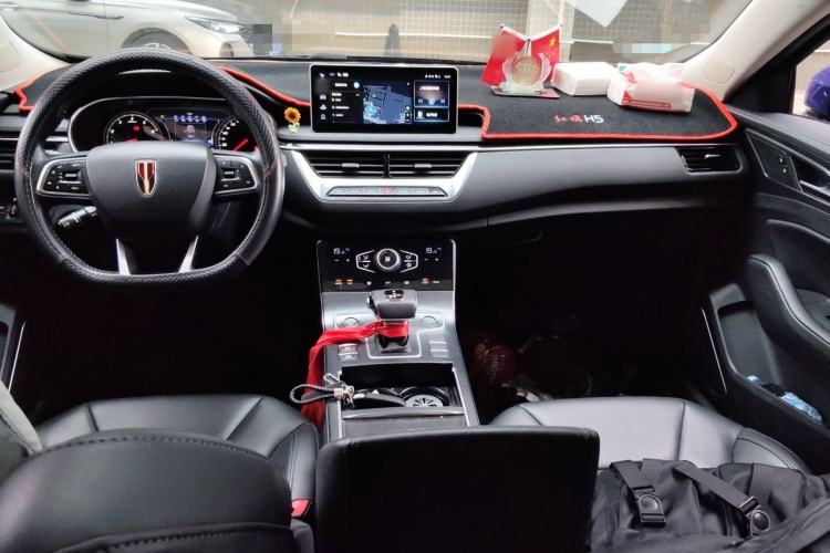 Used Hongqi H5 2022 Classic Model Facelift 1.8T Automatic Smart Connect Flagship Edition Center Console
