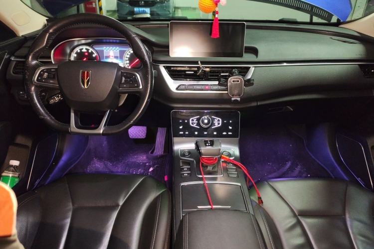 Used Hongqi H5 2022 Classic Model Facelift 1.8T Automatic Smart Connect Flagship Edition Center Console