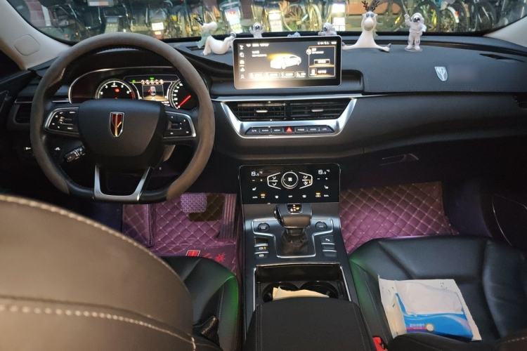 Used Hongqi H5 2022 Classic Model 1.8T Automatic Smart Connect Flagship Edition Center Console